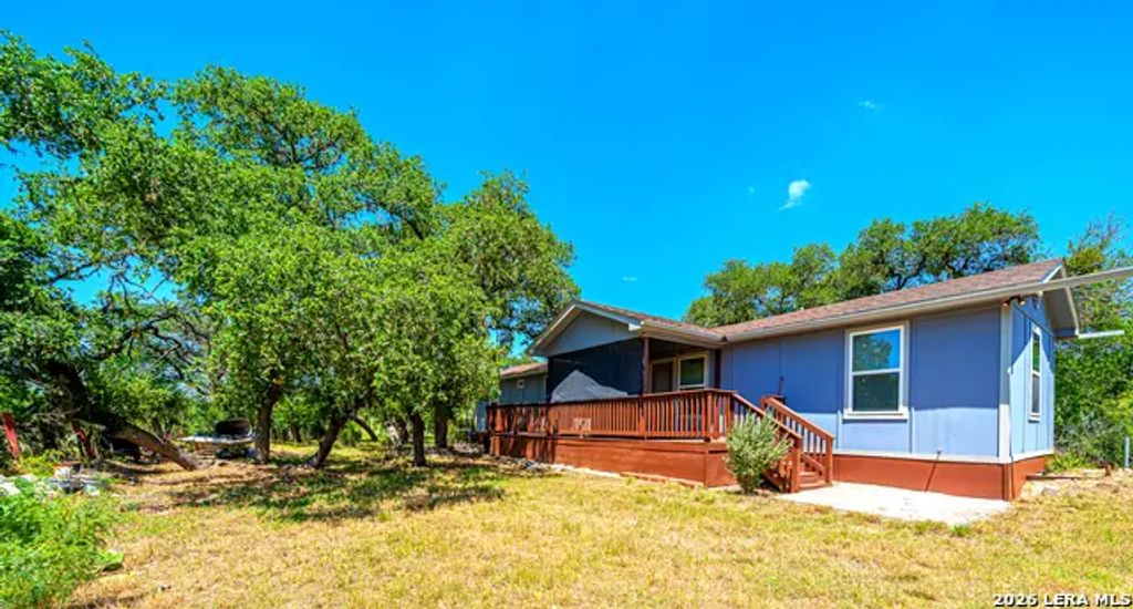 8579 Whartons Dock, Bandera