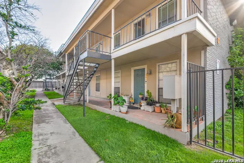 255 E Rampart Dr 401, San Antonio