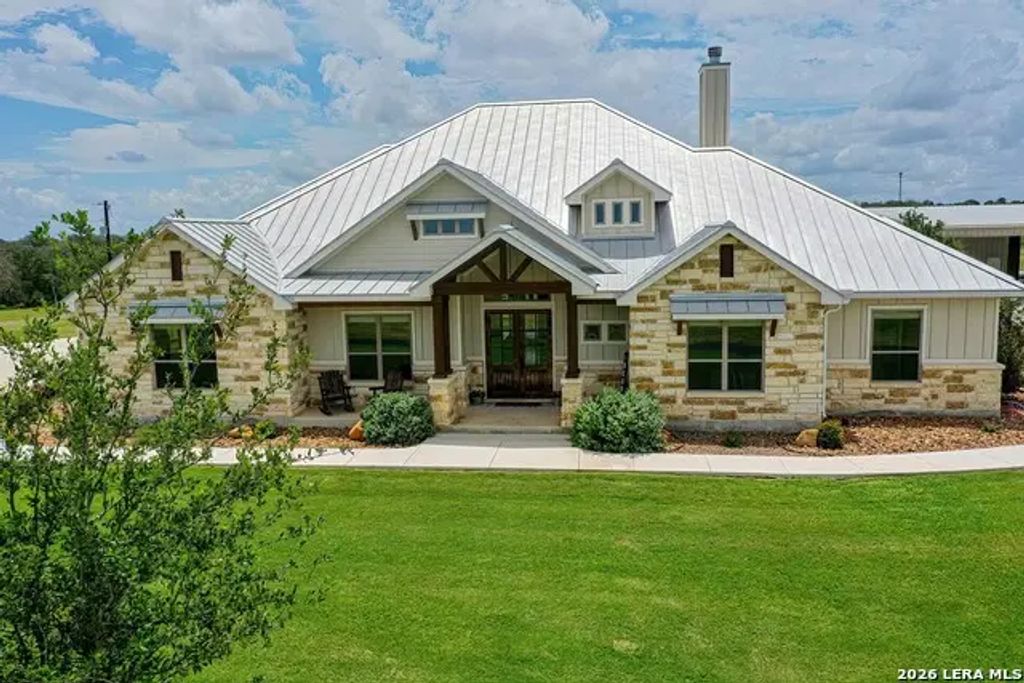 1188 County Road 328, Adkins
