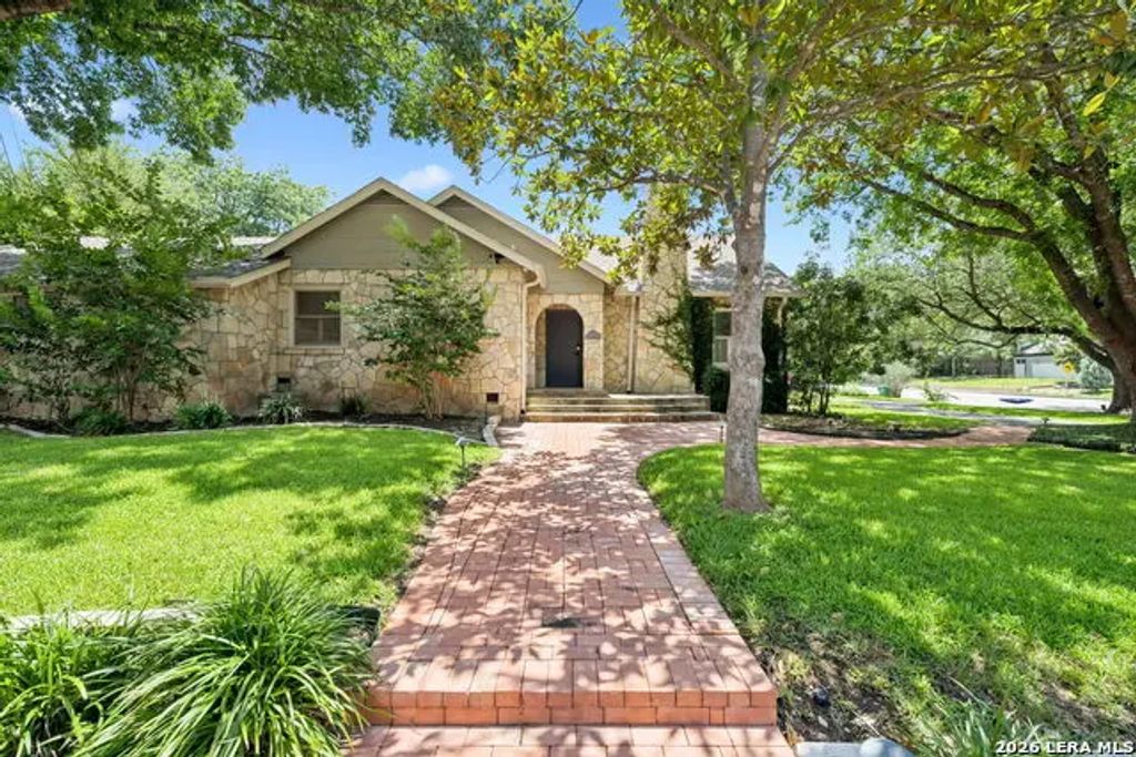 102 Nacogdoches Rd, Alamo Heights