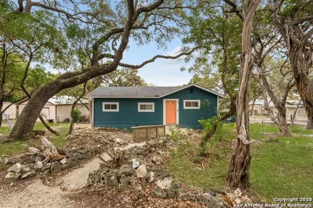 143 Park Dr, Pipe Creek