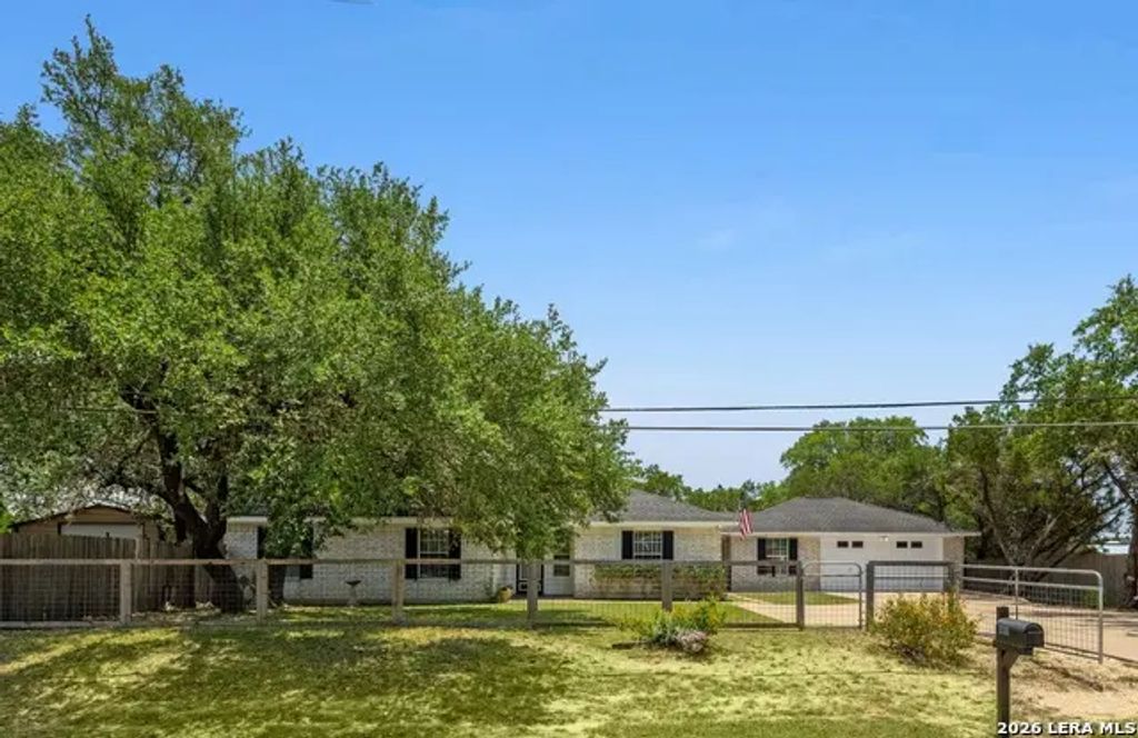 1106 Amanda, Canyon Lake