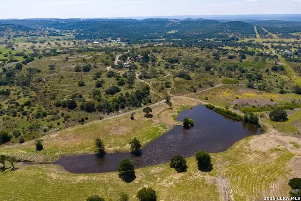 204 Ranch House Rd, Kerrville