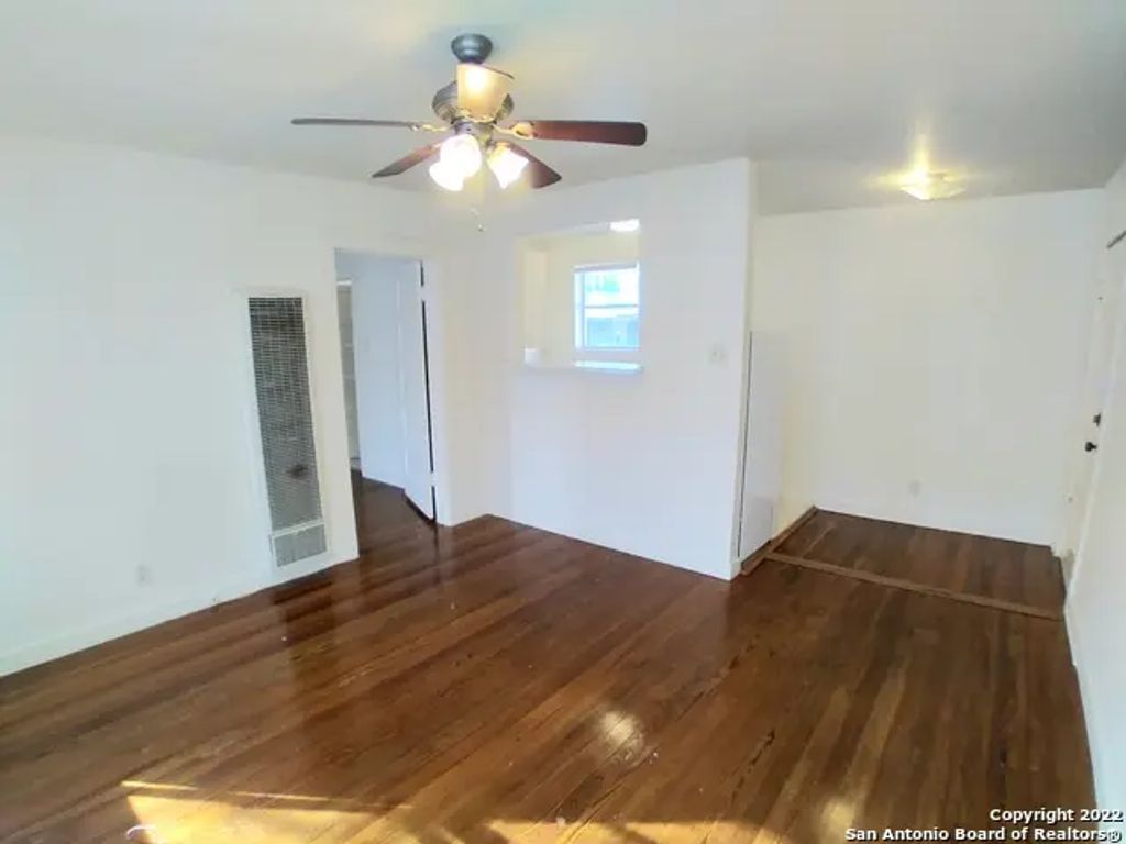 215 W Magnolia Ave 3, San Antonio