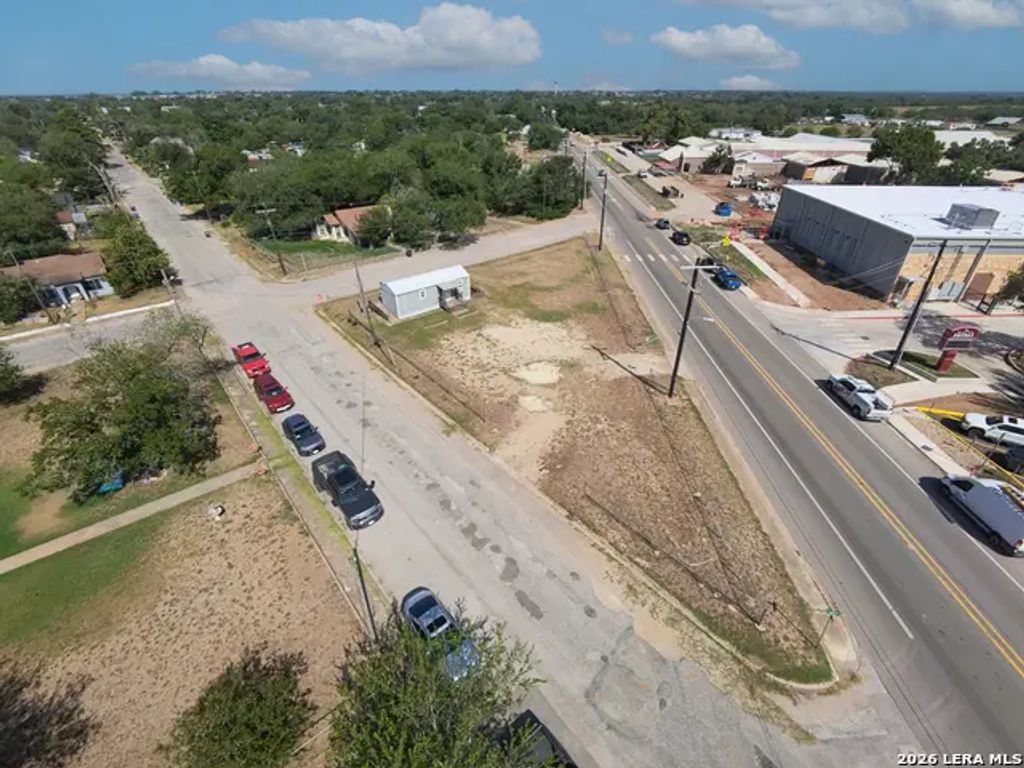 404 N 8th St, Poteet