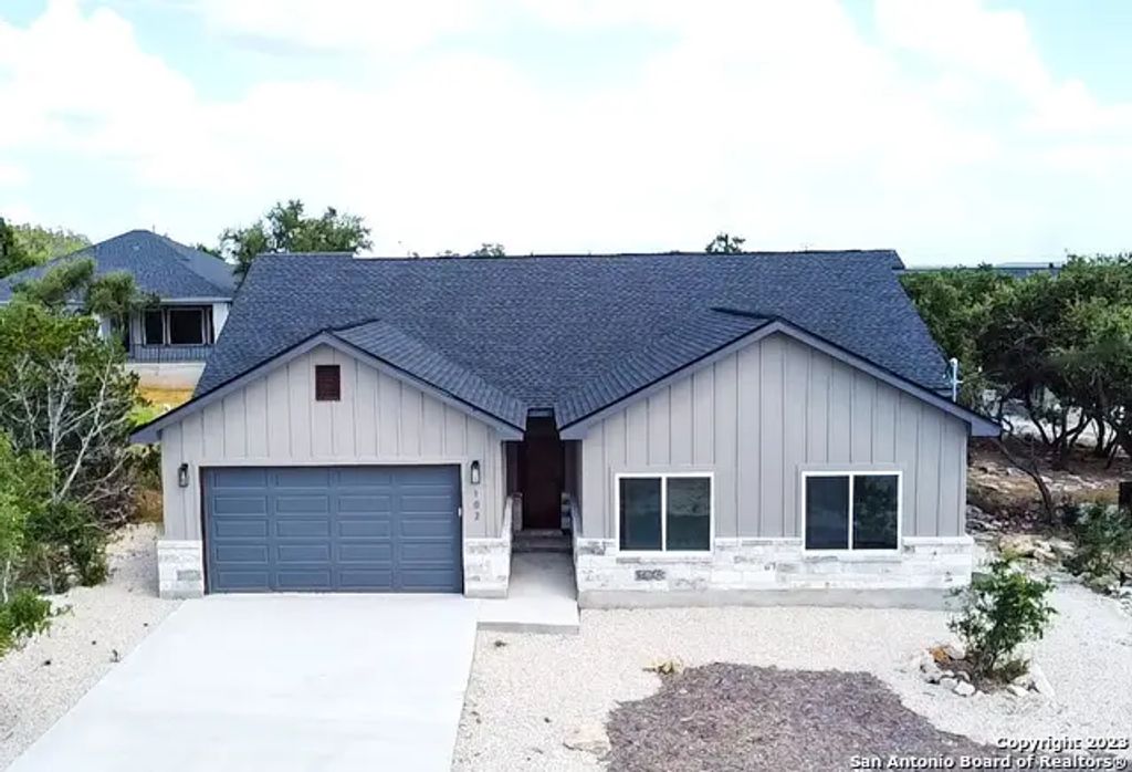 102 George Erath, Blanco