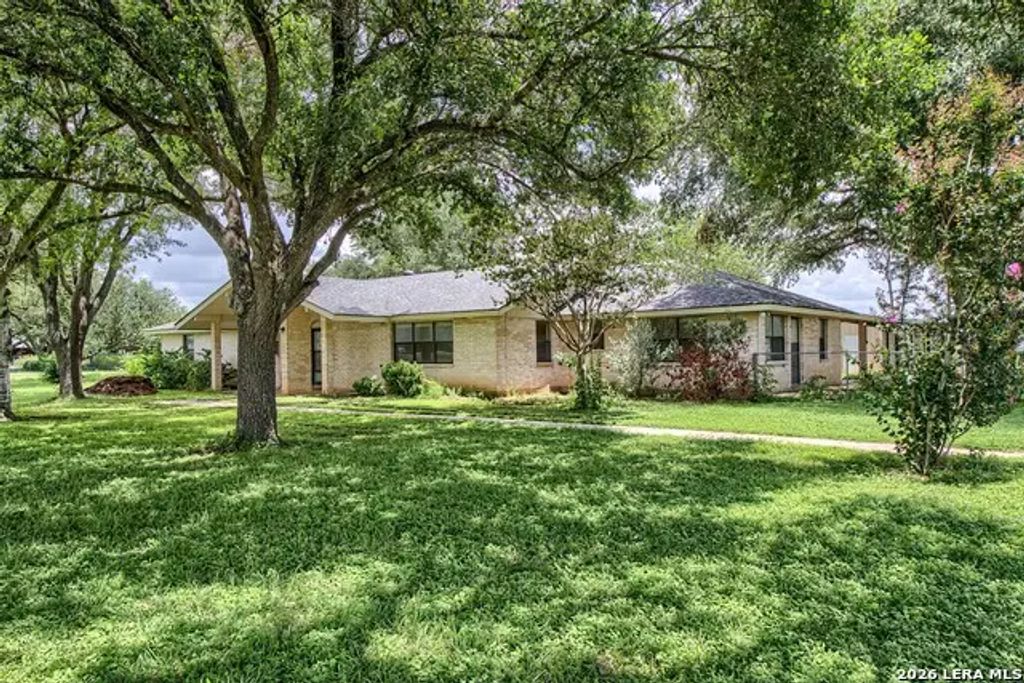 900 N Graytown Rd, St Hedwig