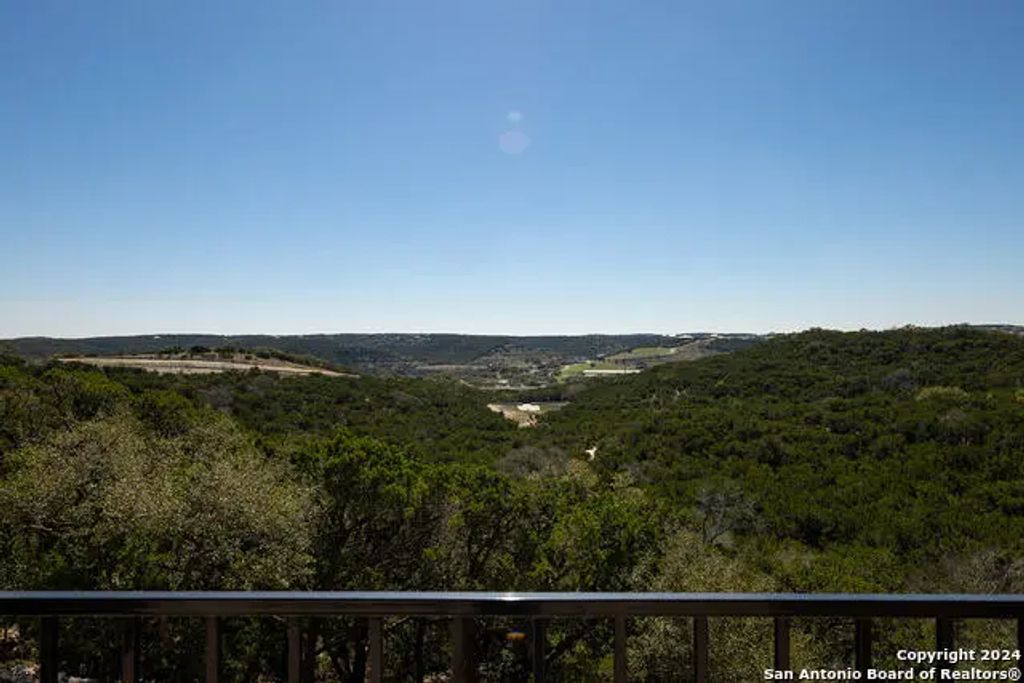 27 Mariposa Pkwy E, Boerne
