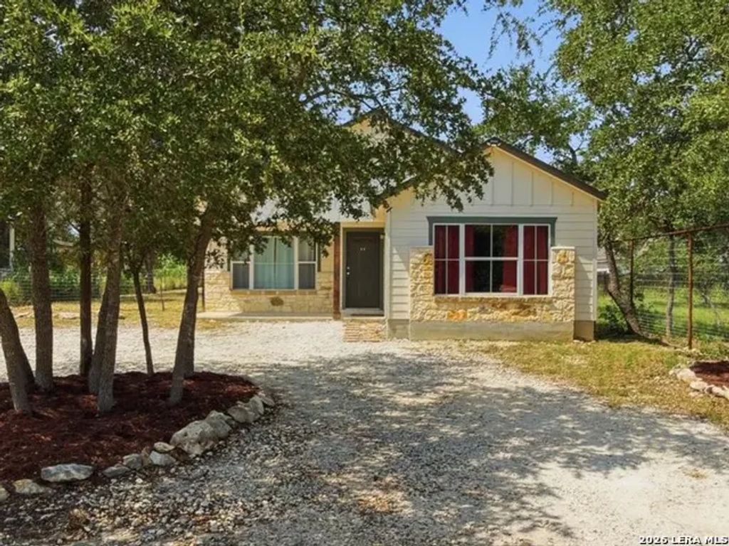 473 High Dr, Spring Branch