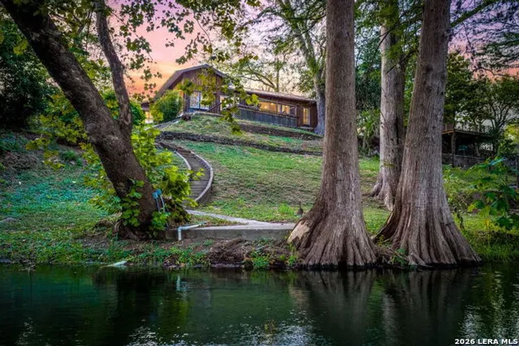 2221 Gruene Rd, New Braunfels