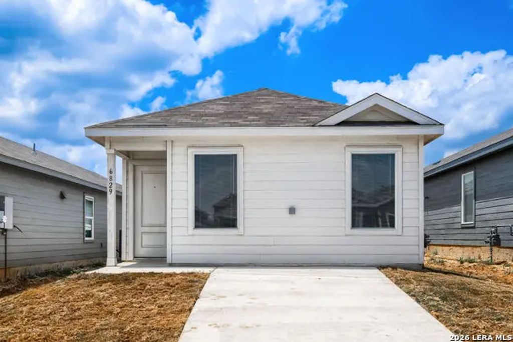 6829 Chert Chase, Elmendorf
