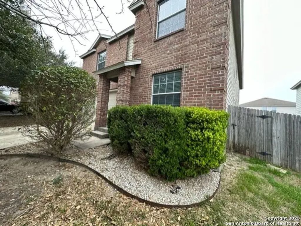 2111 Red Rock Xing, San Antonio