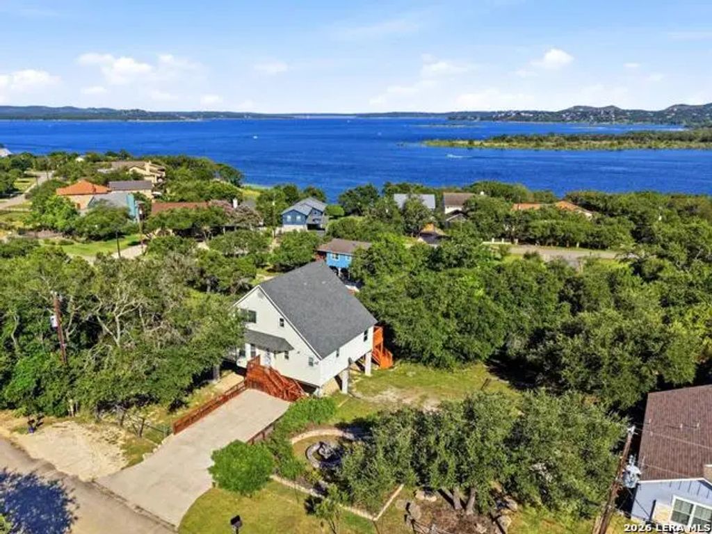 450 Stagecoach Dr, Canyon Lake