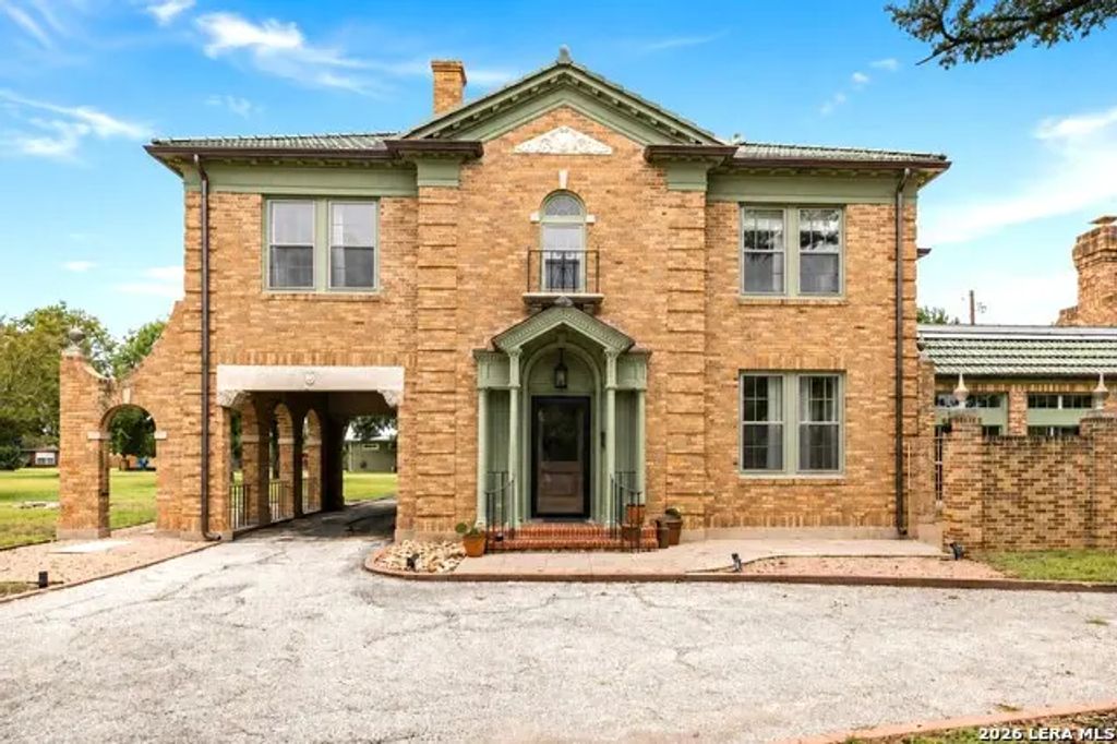 618 Main St, Kerrville