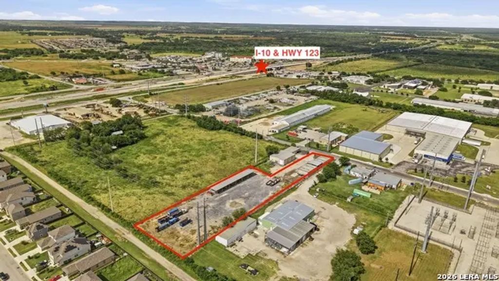2476 N Heideke St, Seguin