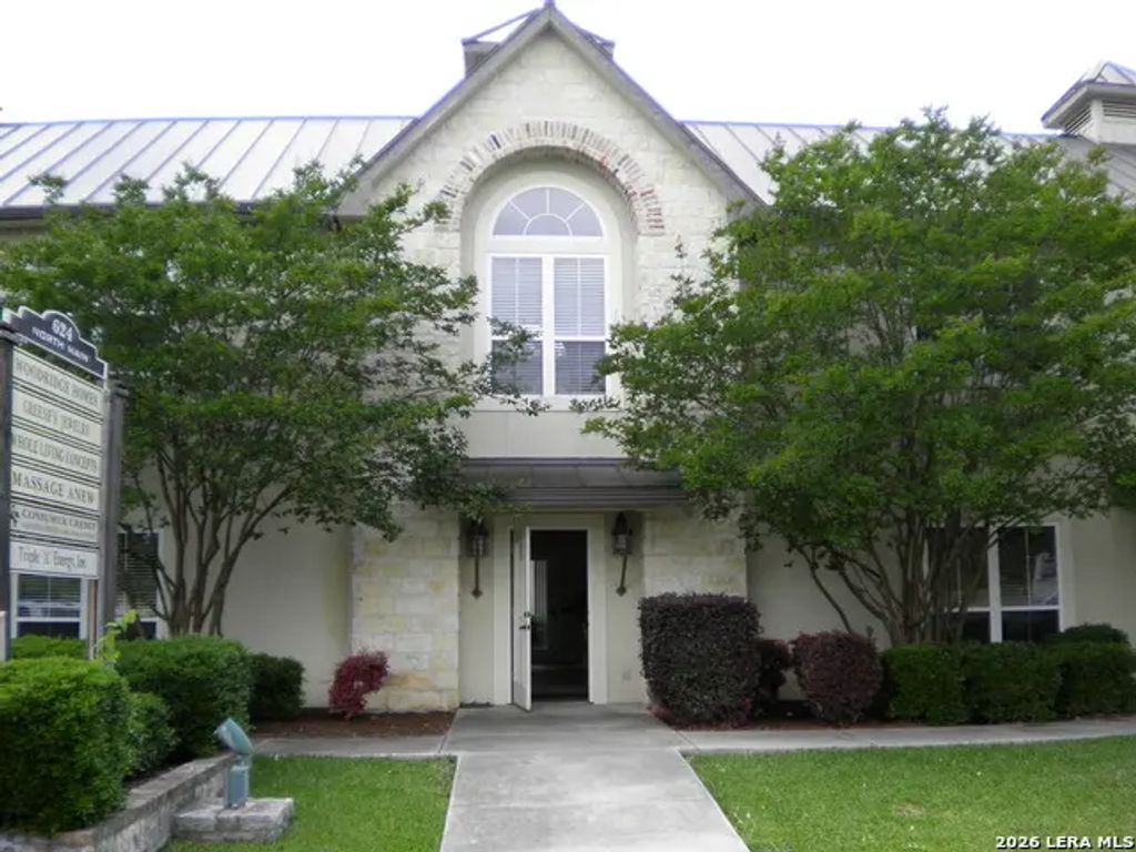 624 N Main 204, Boerne