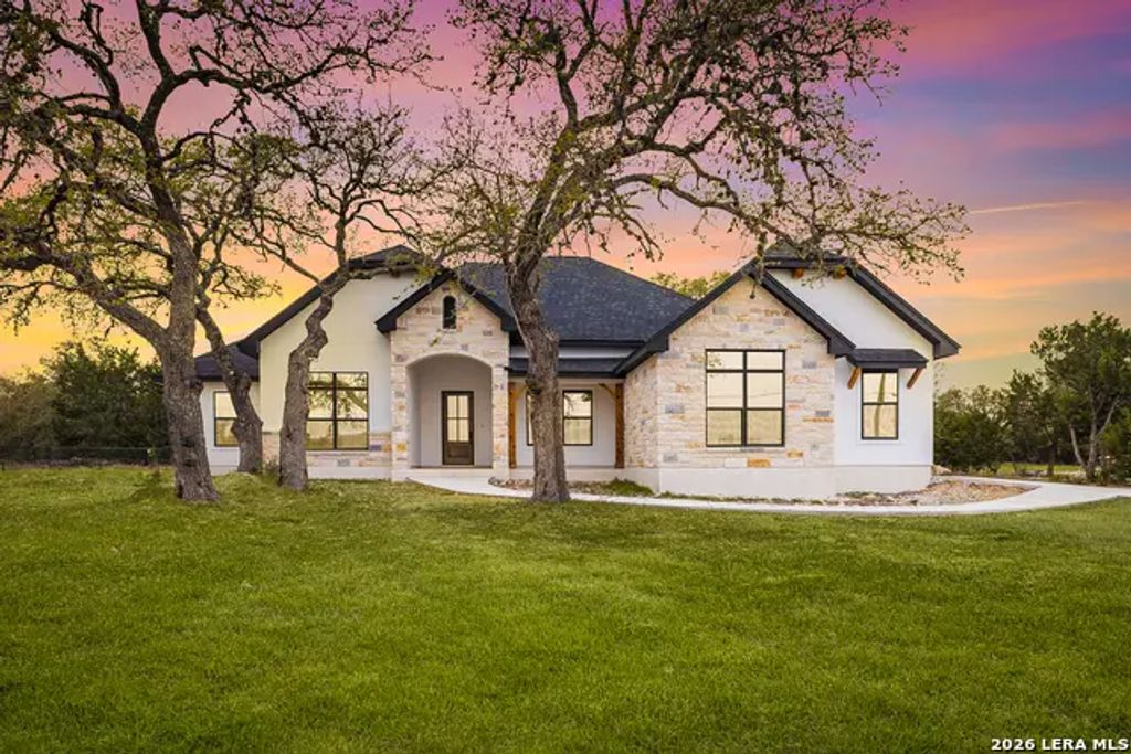 220 Toucan Dr, Spring Branch