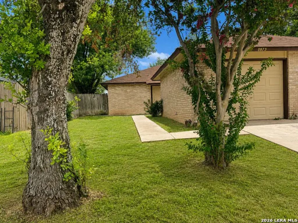 8873 Meadow Trace St, San Antonio