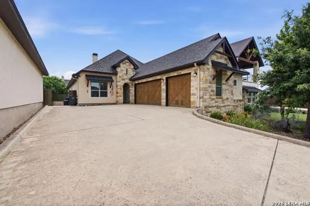 1329 River Place Dr, New Braunfels