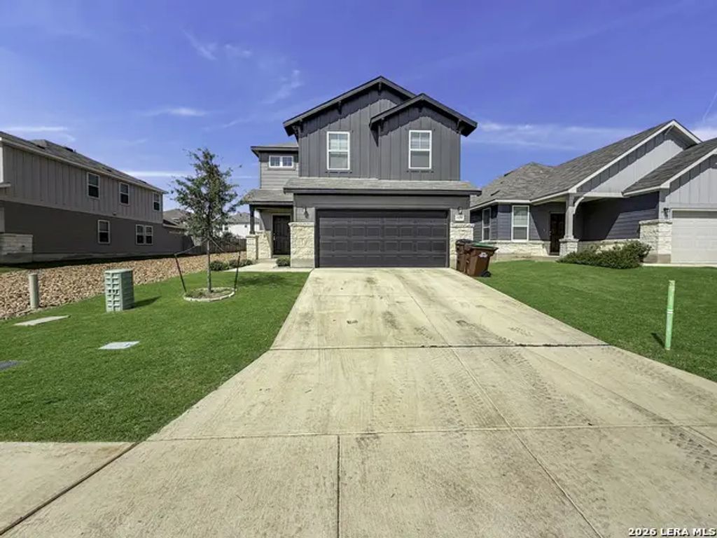 819 Bluegrass Pt, New Braunfels