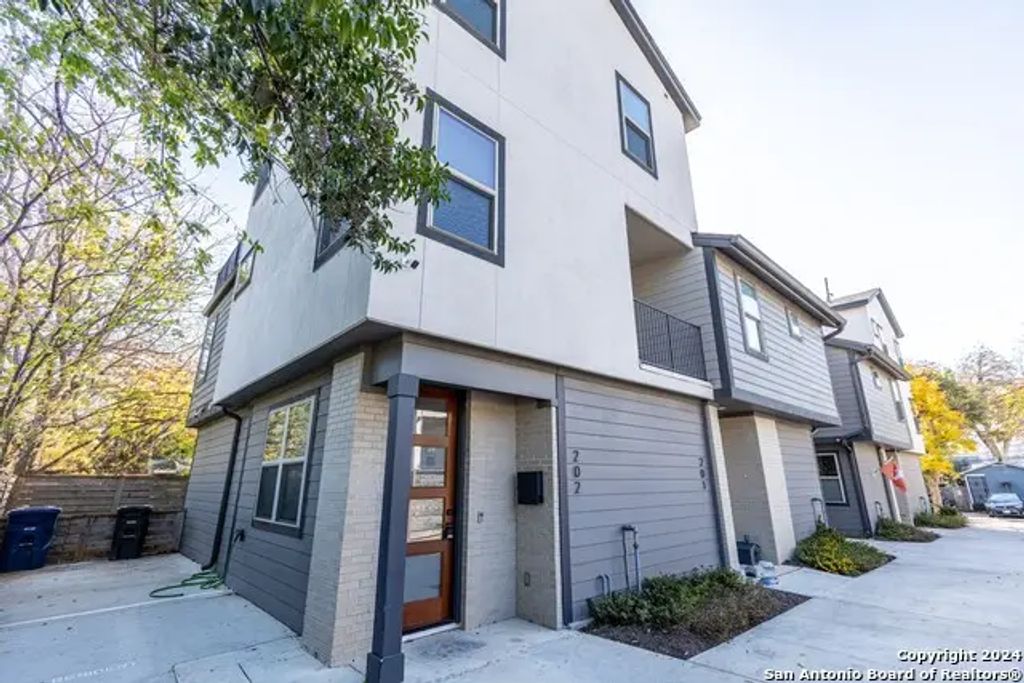 130 Rose Ln 202, San Antonio