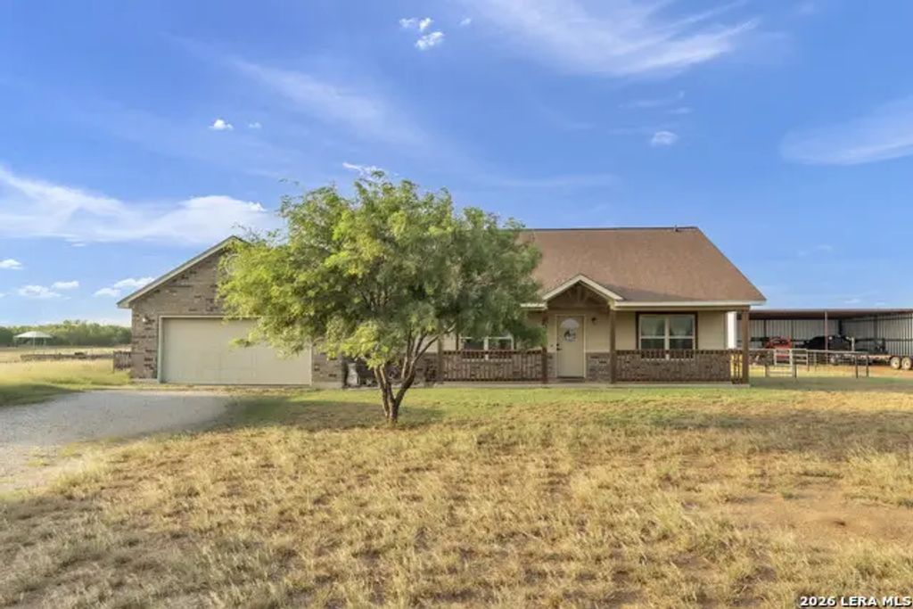 3084 Cr 328, Jourdanton
