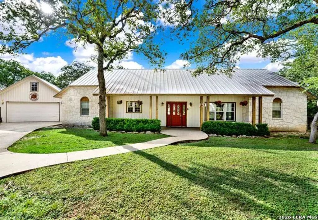 181 Settlers Cir, Bandera