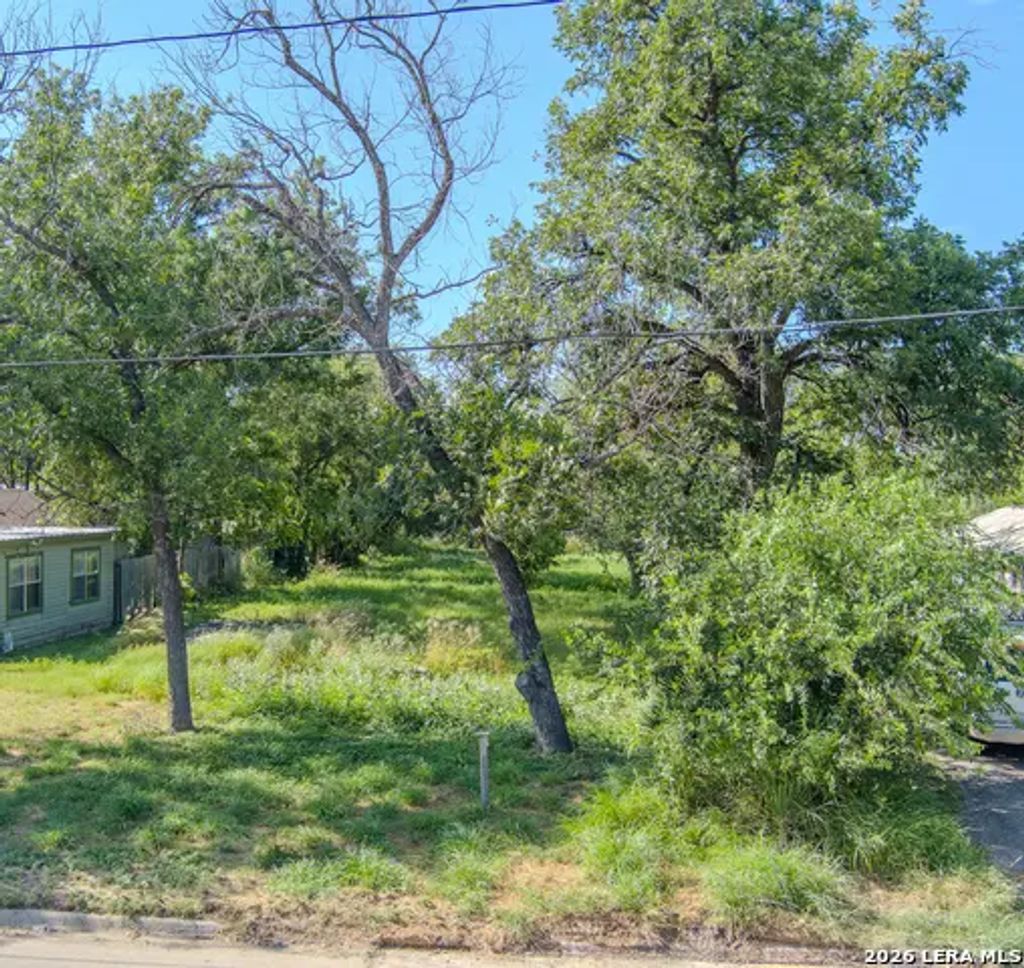 224 E Leona St, Uvalde