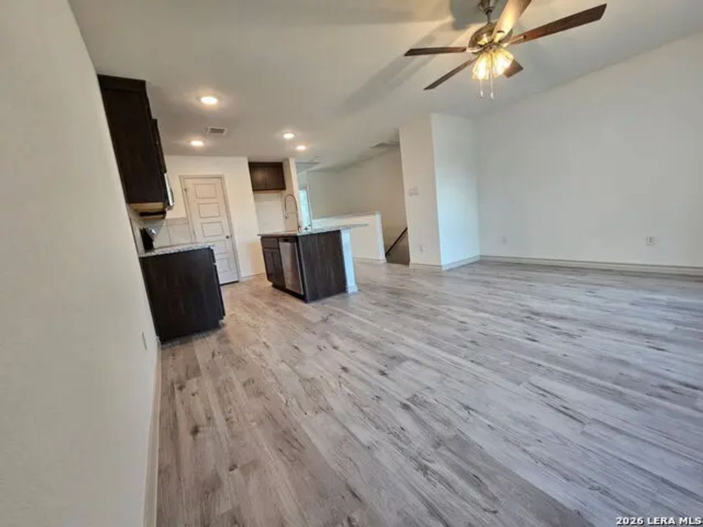 310 W Evergreen St 121, San Antonio
