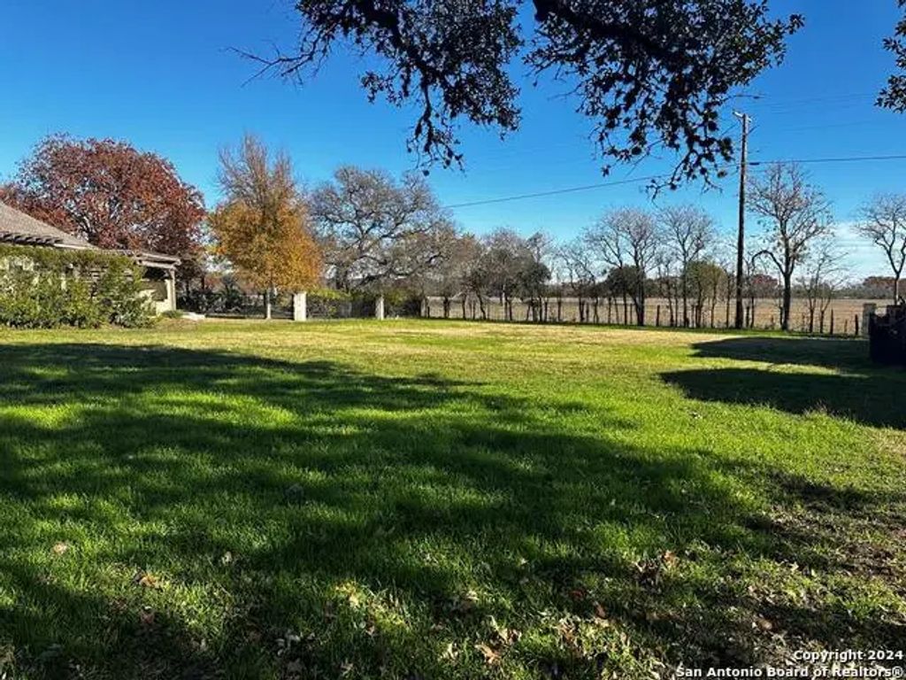 2848 E Rock Barn Dr., Kerrville