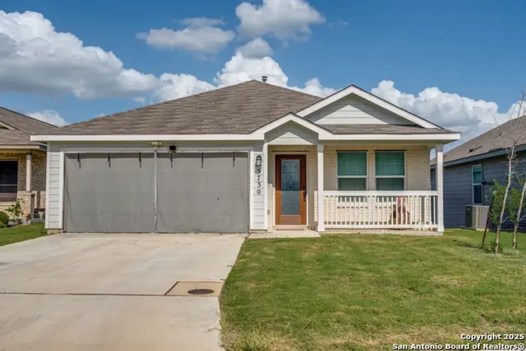 5730 Leisure Cres, Converse