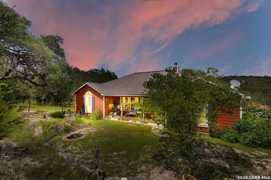 126 Madrone Rdg, Comfort
