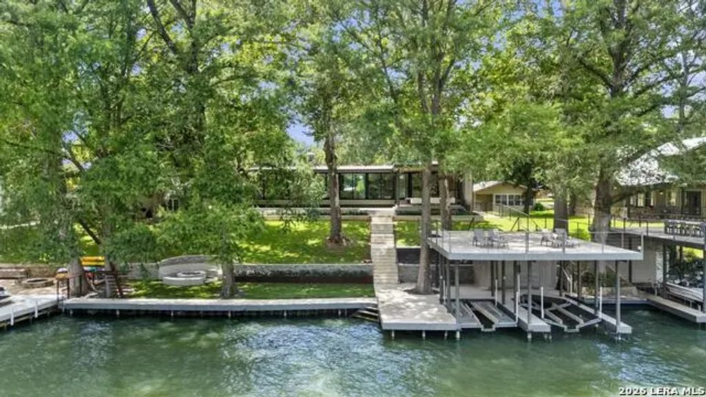 2529 Terminal Loop Rd, McQueeney