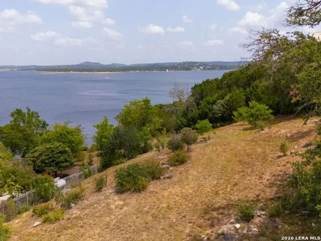 909 Janet Dr, Canyon Lake