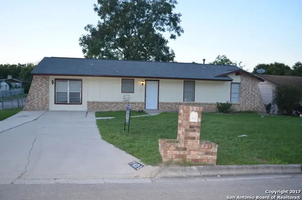 7401 Sage Oak St, Live Oak