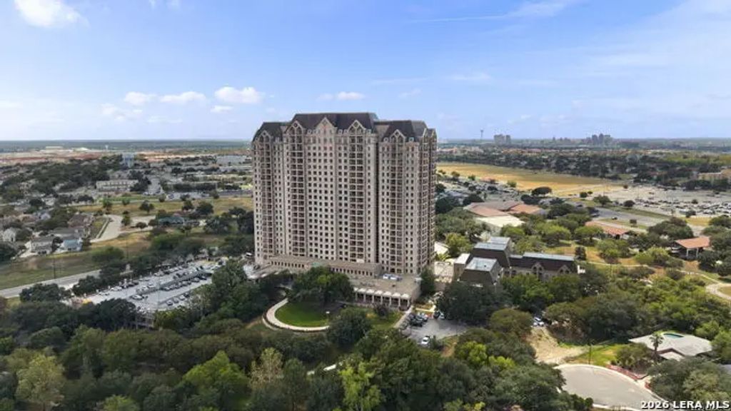 1 Towers Park Ln 2304, San Antonio