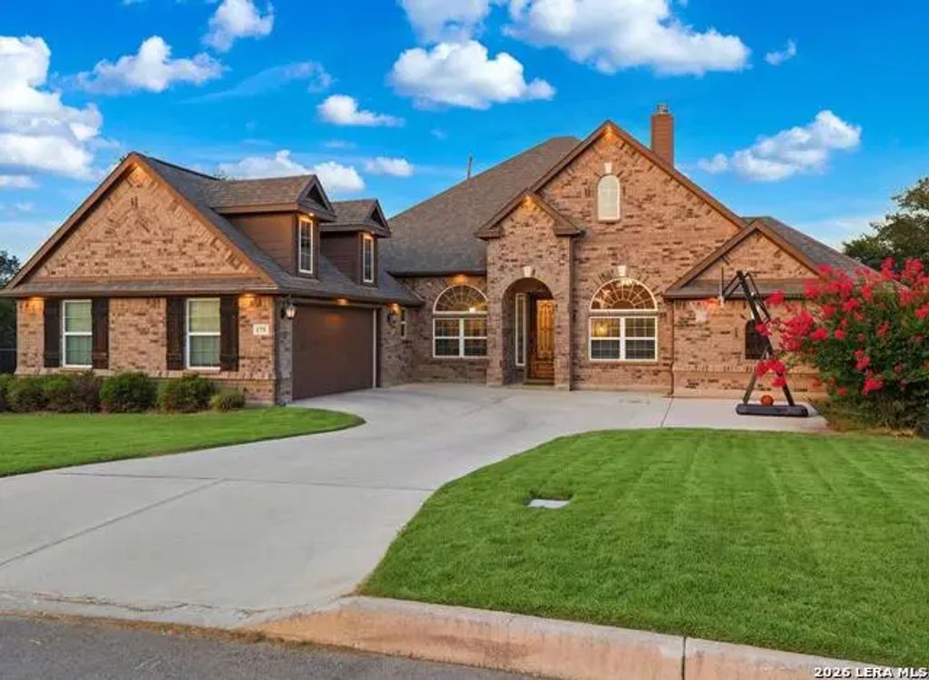 175 Wagon Ln, Castroville