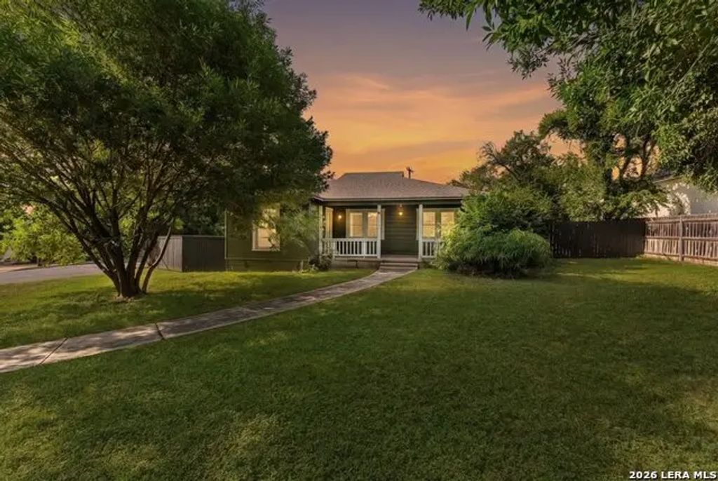 101 Charles Rd, Terrell Hills