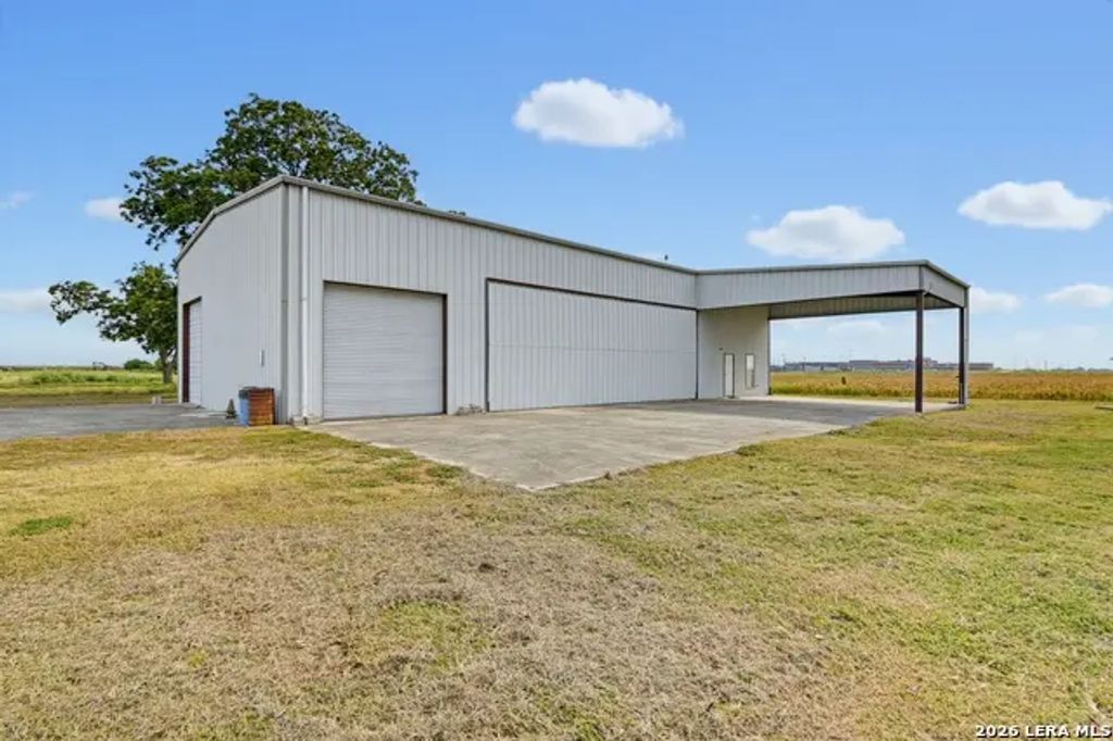 1025 Link, Seguin
