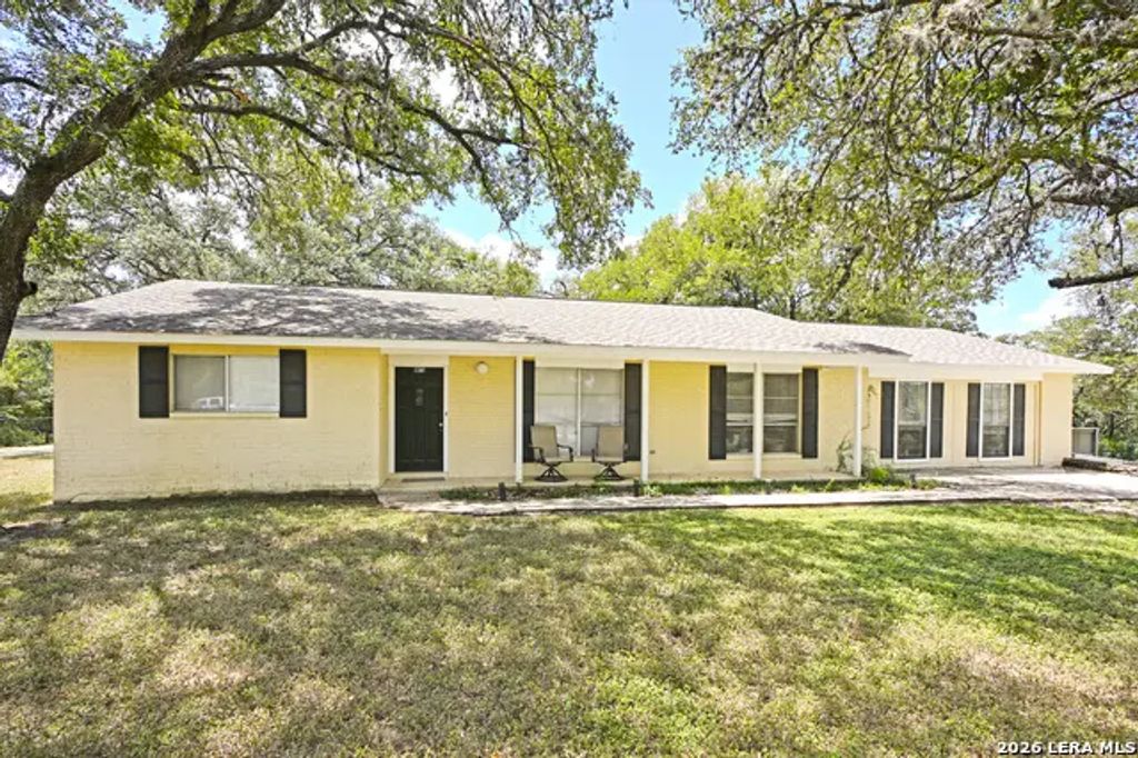 321 High Low Dr, New Braunfels