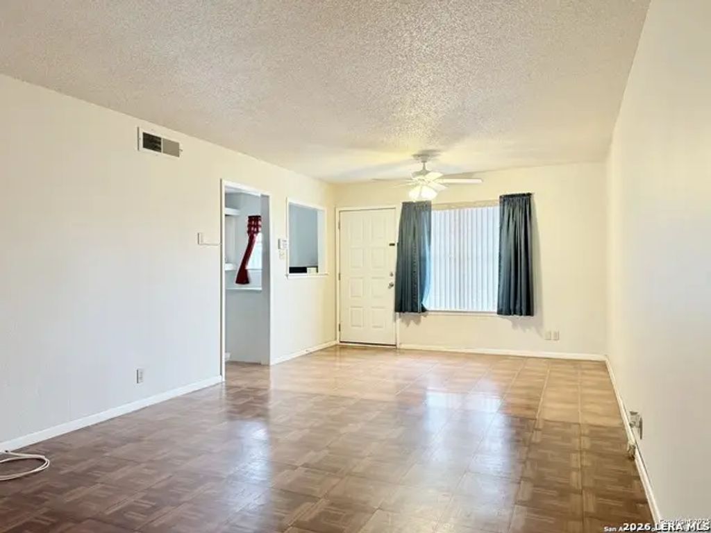911 Vance Jackson 104j, San Antonio