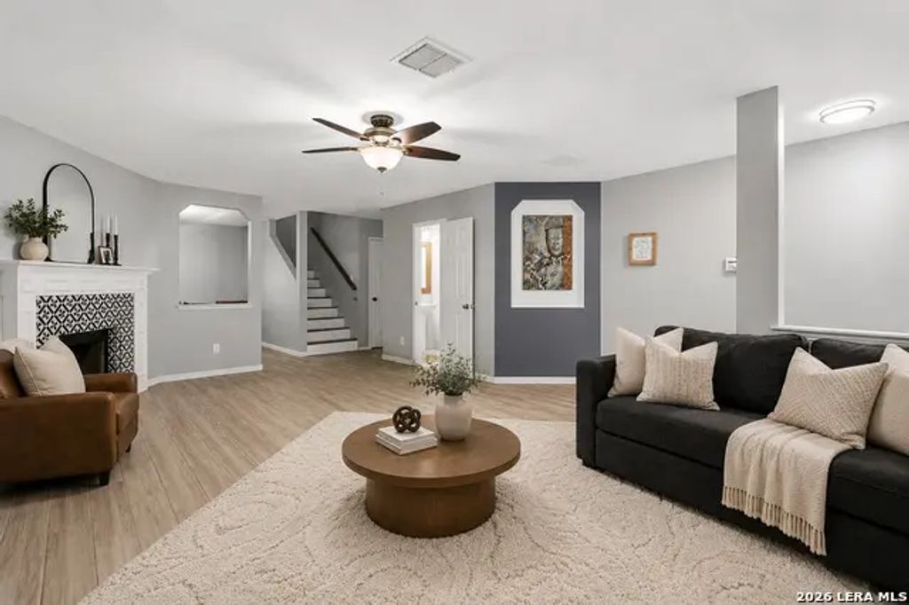 8003 Saratoga Knl, Selma