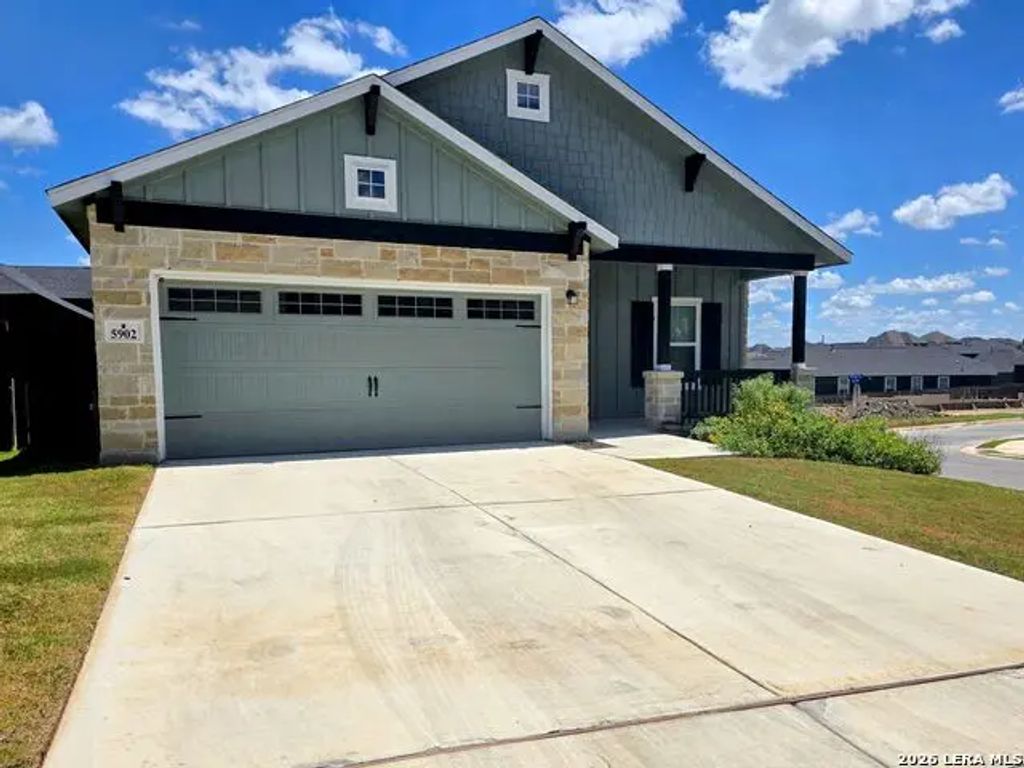 5902 Fannin Pt, Schertz