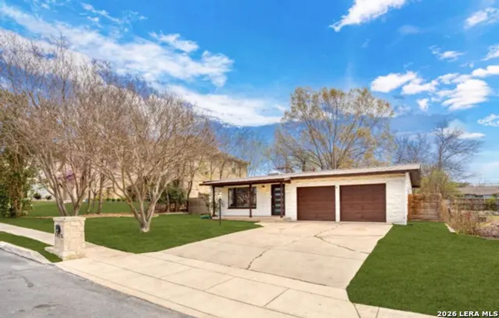 1626 W Terra Alta Dr, San Antonio