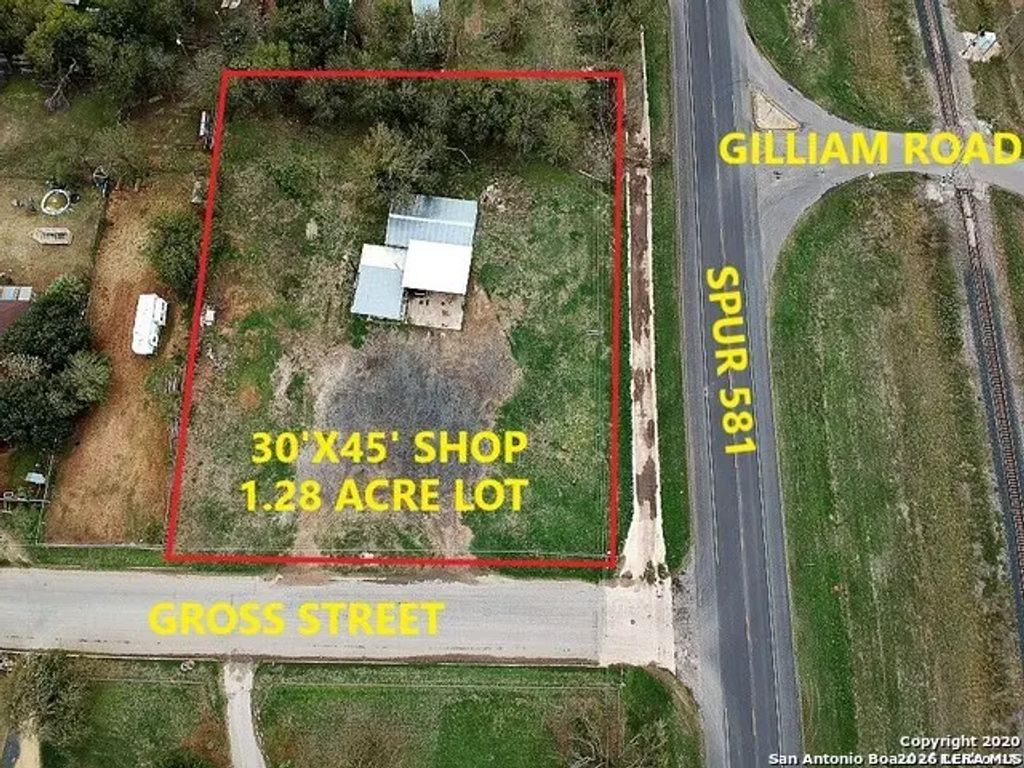202 E Gross St, Pearsall