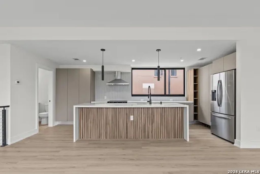 222 E Courtland Pl 1, San Antonio