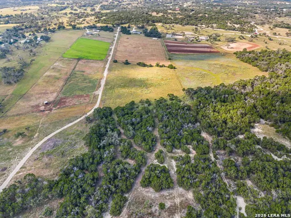 22c Cravey, Boerne