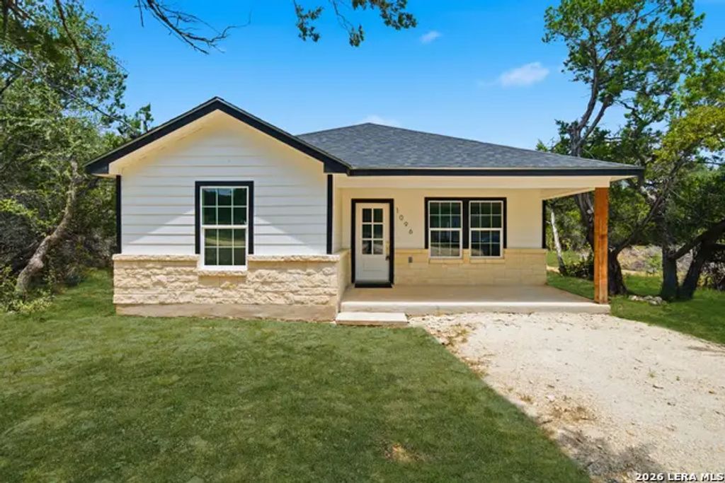 1096 Deer Valley Pass, Spring Branch