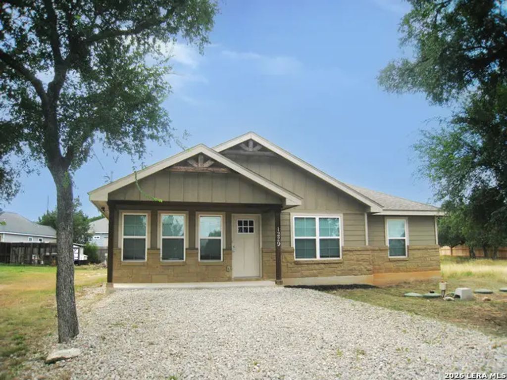 1229 Bob White Dr, Spring Branch