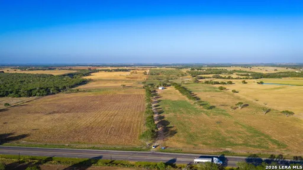 7110 Us Highway 181, Poth